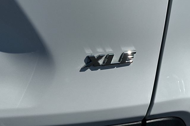 Used 2025 Toyota RAV4 XLE FWD image 32