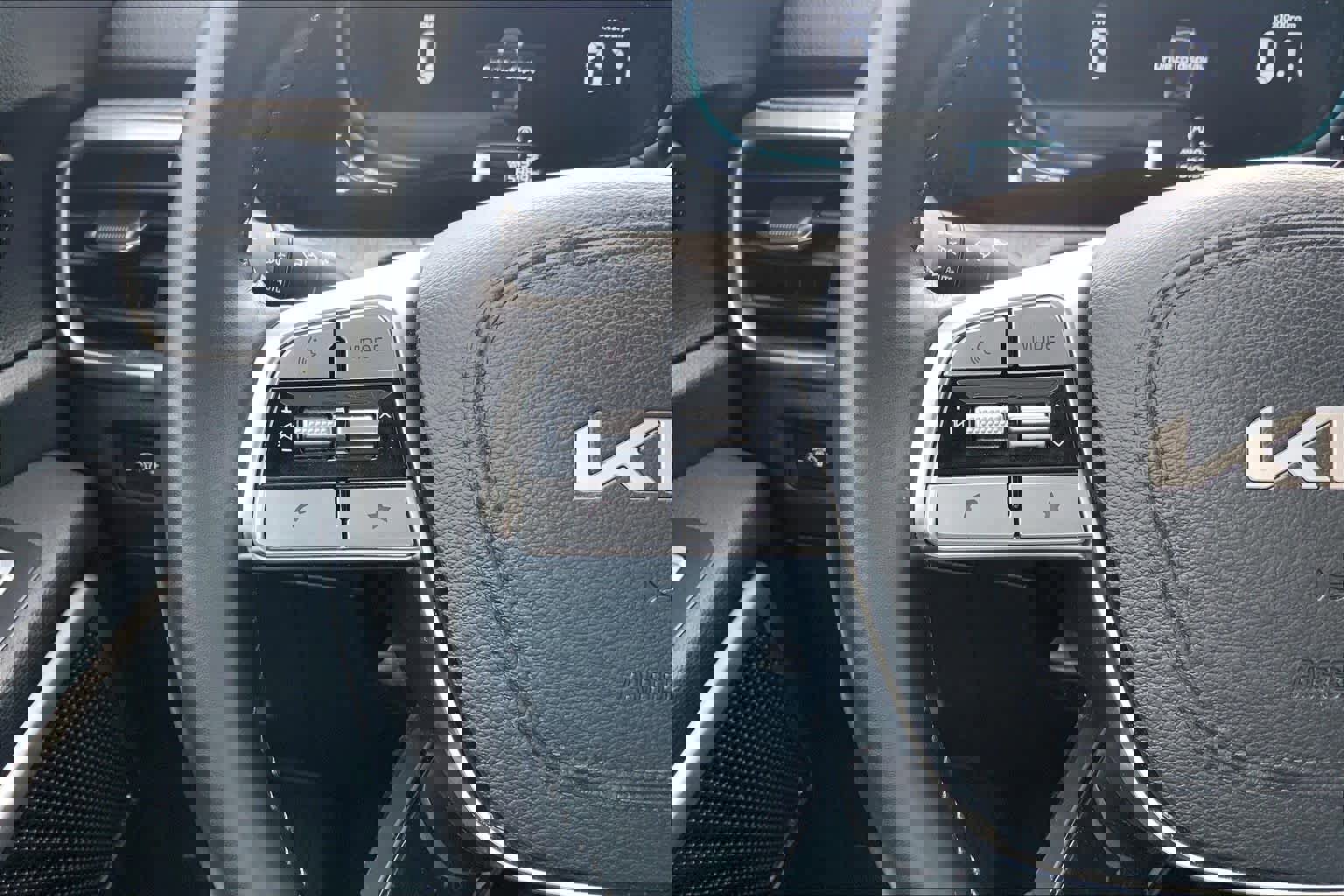 Used 2024 Kia Telluride EX w/ EX Captain's Chair Package image 24