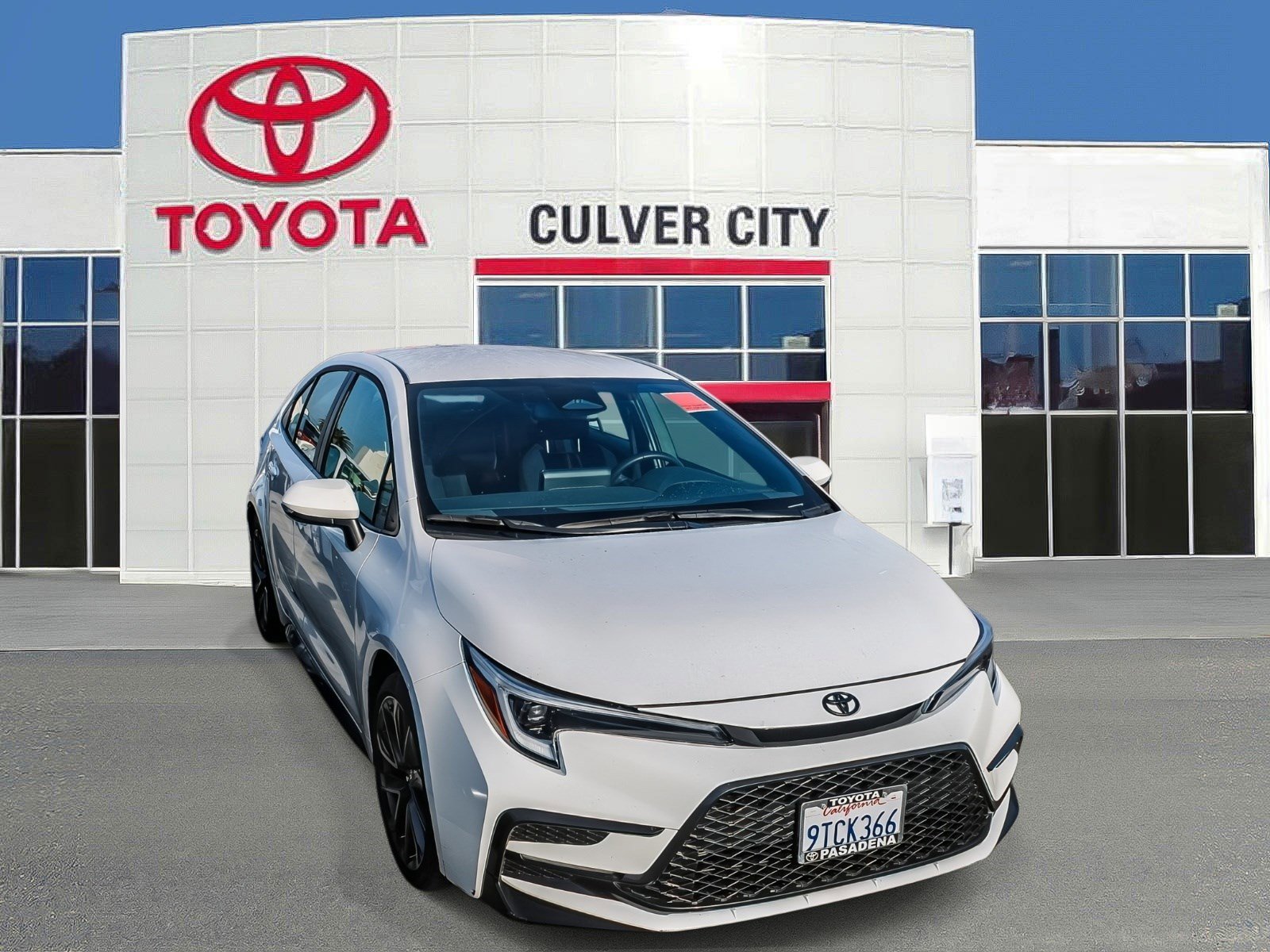 Used 2025 Toyota Corolla SE image 1