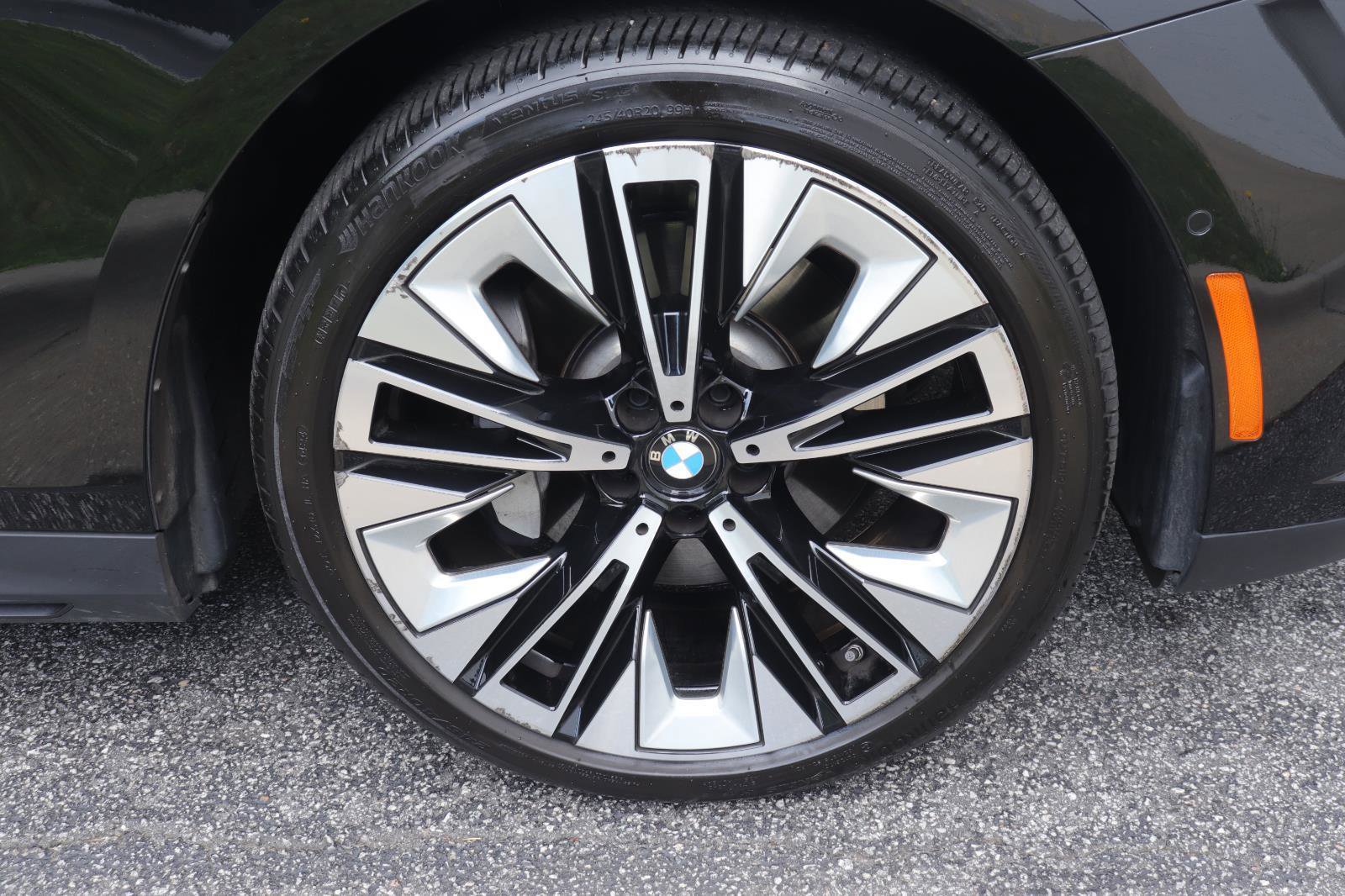 Used 2025 BMW 530i xDrive w/ Premium Package AWD/4WD image 40
