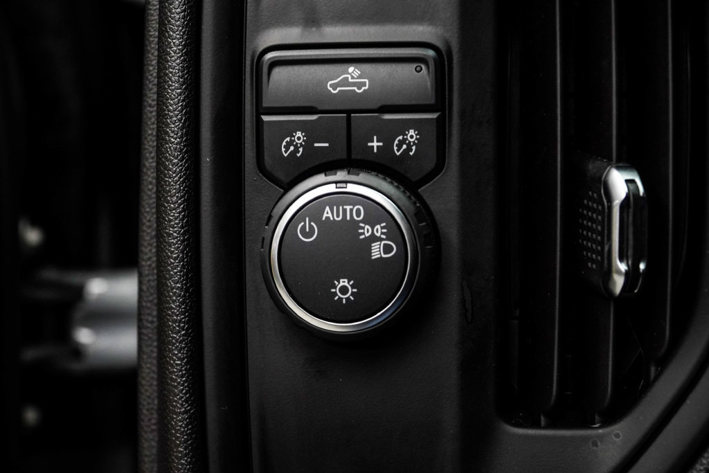 Used 2025 Chevrolet Silverado 1500 Custom RWD image 29