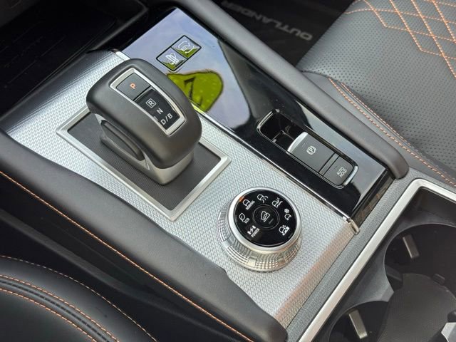 Used 2025 Mitsubishi Outlander 4WD Plug-In Hybrid image 36