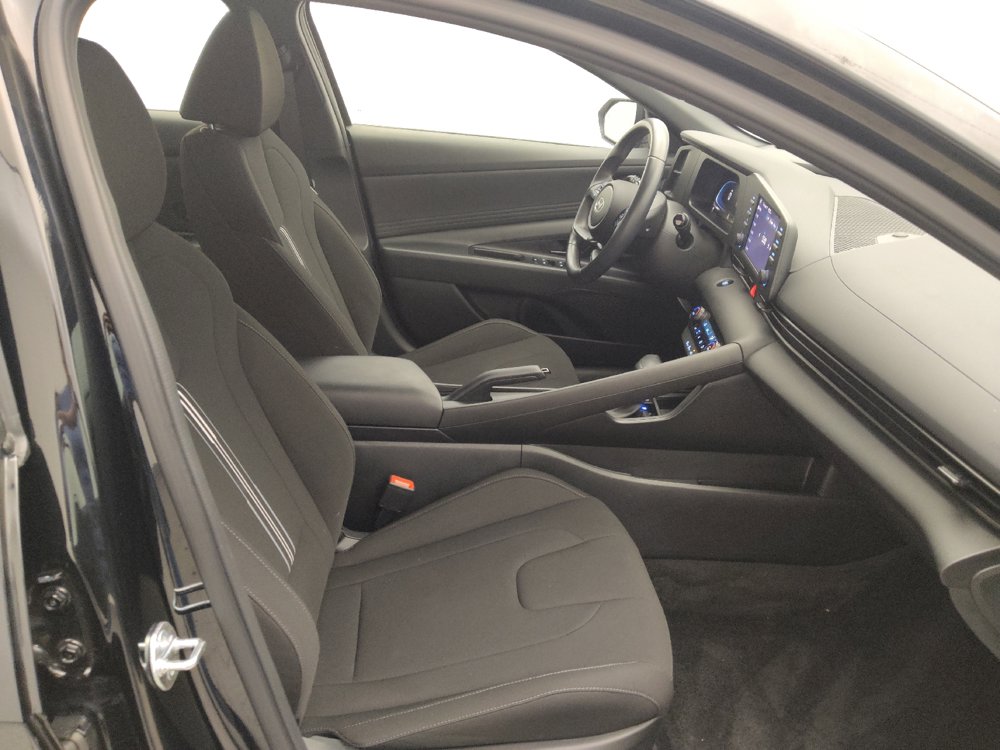 Used 2025 Hyundai Elantra Sport FWD image 21