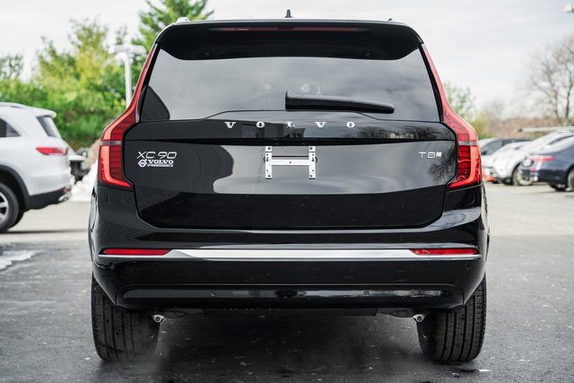 Certified 2025 Volvo XC90 T8 Core w/ Climate Package image 5