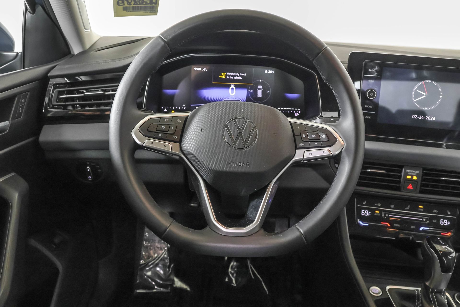 Used 2025 Volkswagen Jetta SE w/ Black Wheel Package image 25