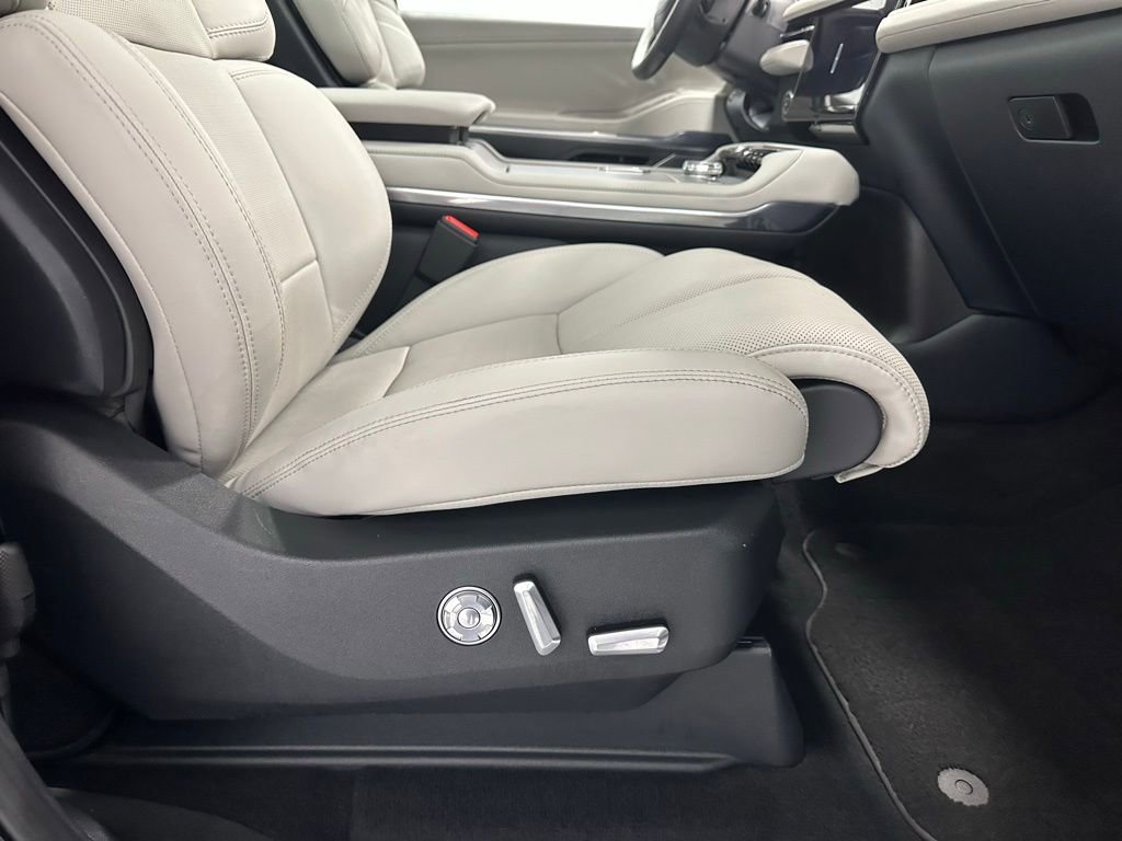 Used 2025 Lincoln Navigator L Reserve image 70