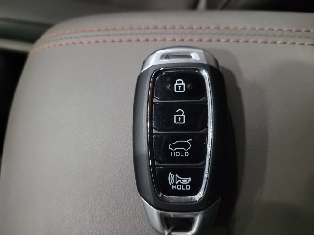 Used 2020 Hyundai Santa Fe Limited image 32