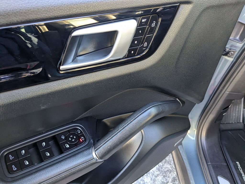 Used 2019 Porsche Cayenne image 11