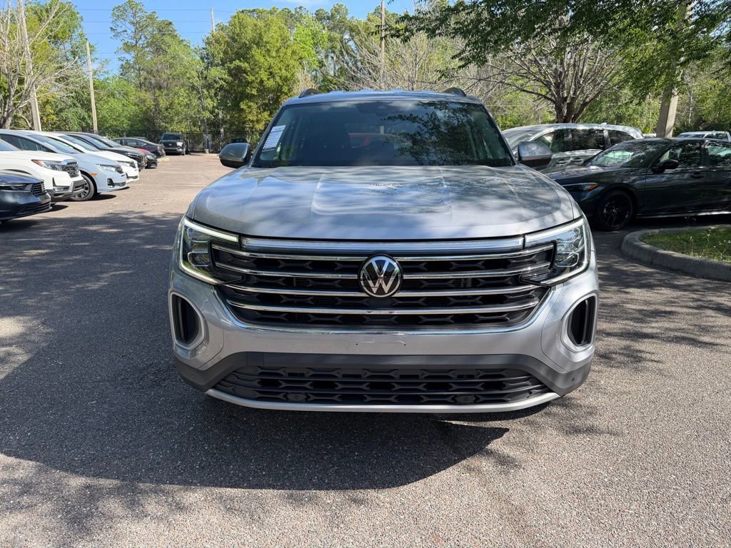 Used 2025 Volkswagen Atlas SE AWD/4WD image 2