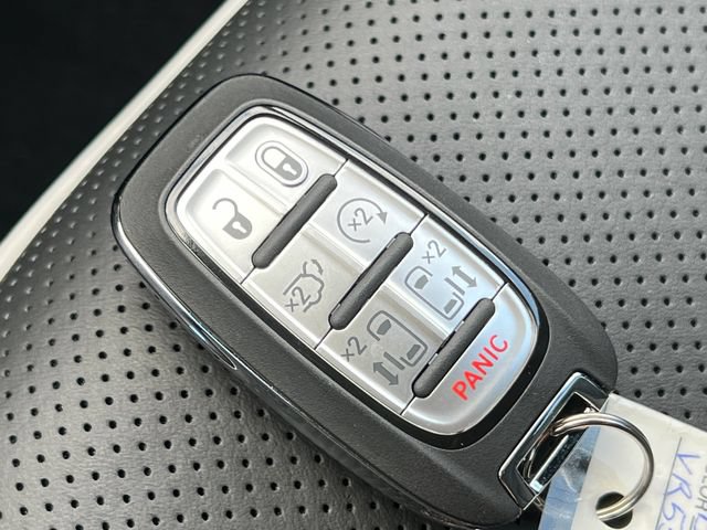 New 2027 Chrysler Pacifica Limited FWD image 33