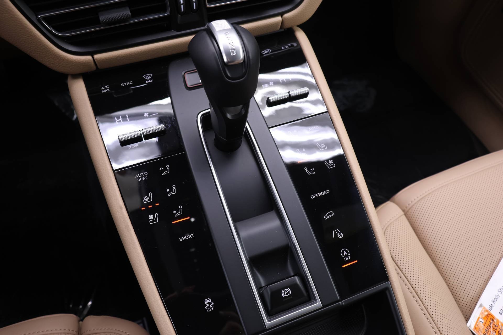 Used 2025 Porsche Macan image 14