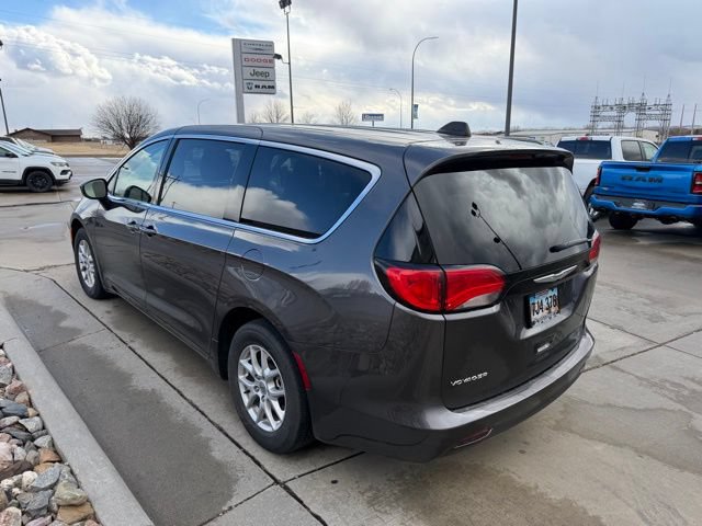 Used 2023 Chrysler Voyager LX FWD image 8