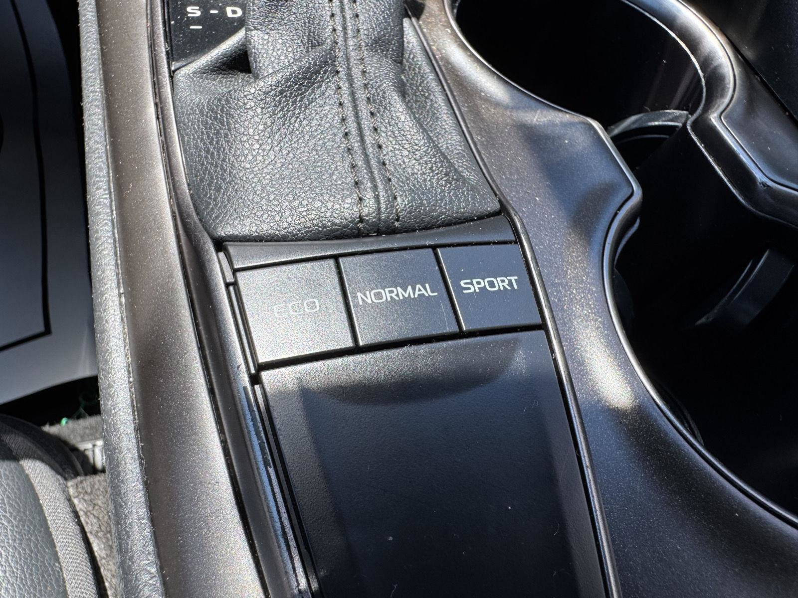 Used 2023 Toyota Camry SE FWD image 23