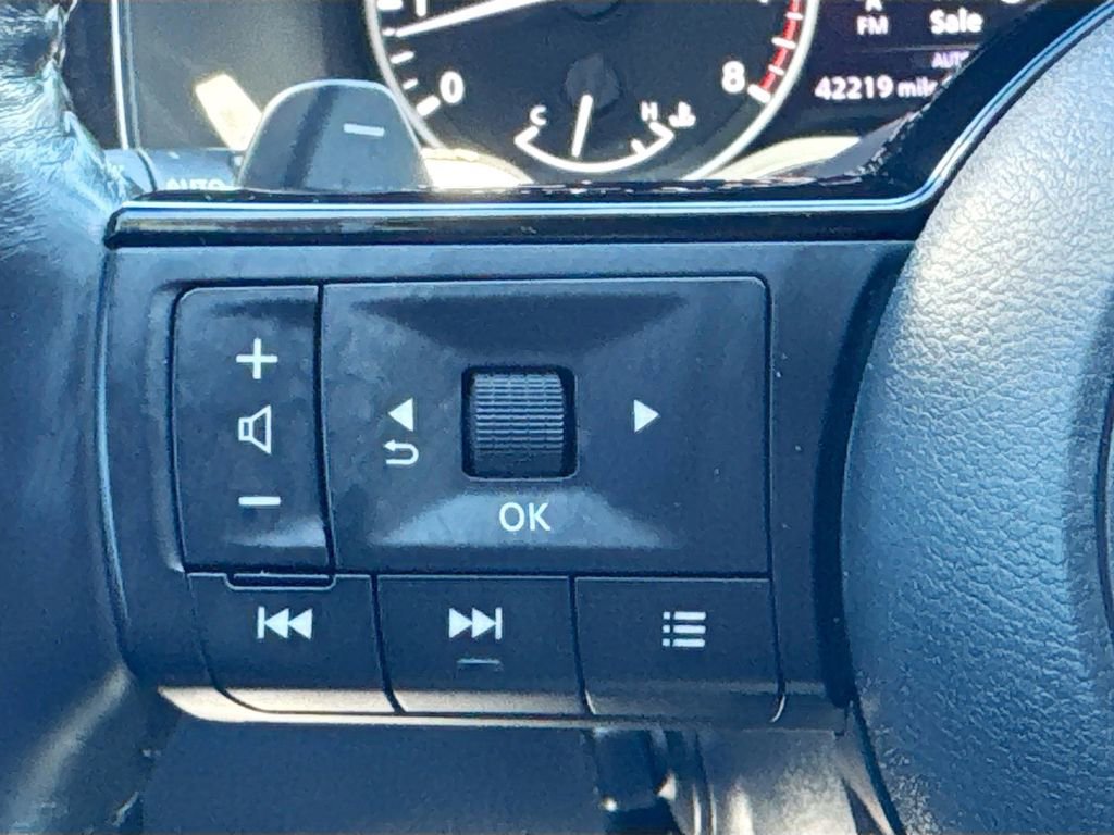 Used 2022 Nissan Pathfinder Platinum w/ Cargo Package image 10