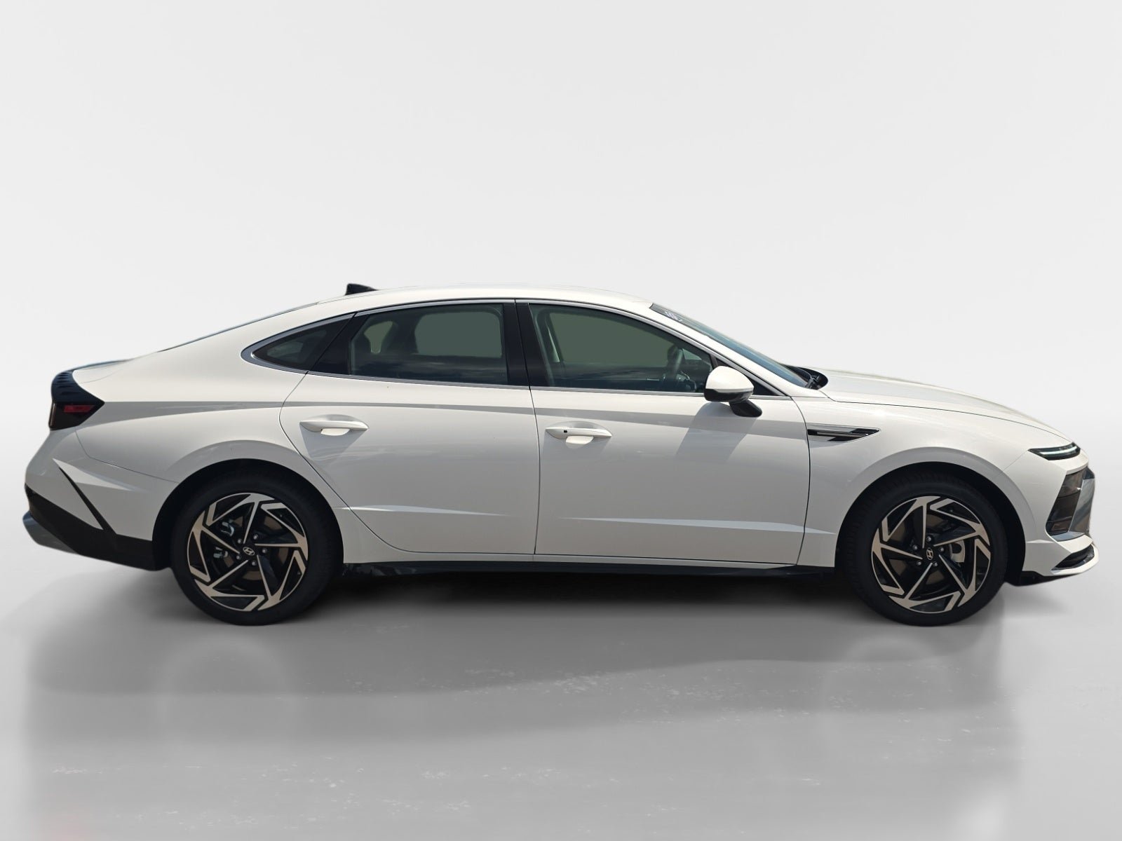 New 2026 Hyundai Sonata SEL FWD image 2