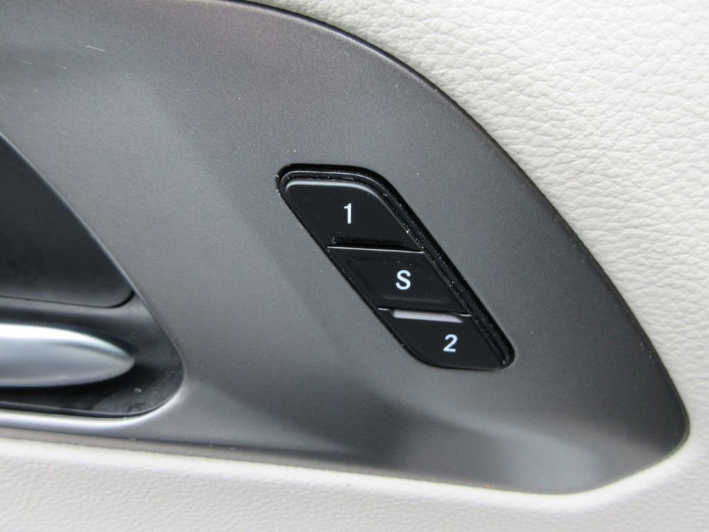 Used 2024 Chrysler Pacifica Touring-L FWD image 21