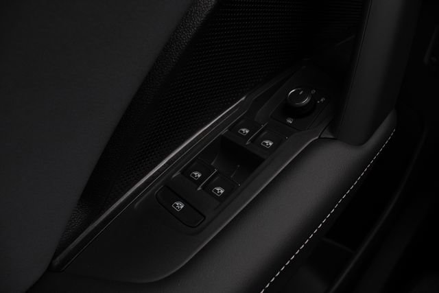 New 2026 Volkswagen Tiguan SE R-Line FWD image 8