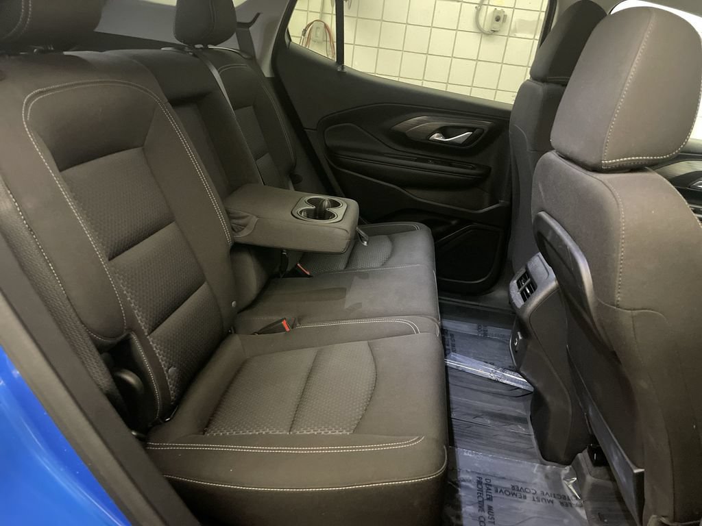Used 2024 GMC Terrain SLE w/ Driver Convenience Package FWD image 19
