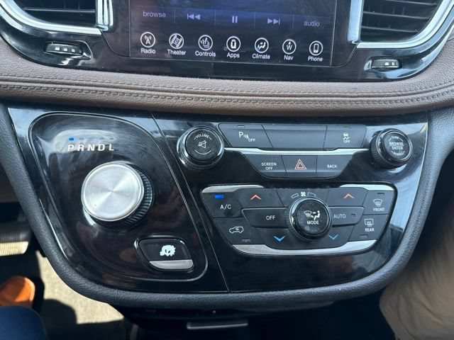 Used 2017 Chrysler Pacifica Limited FWD image 18