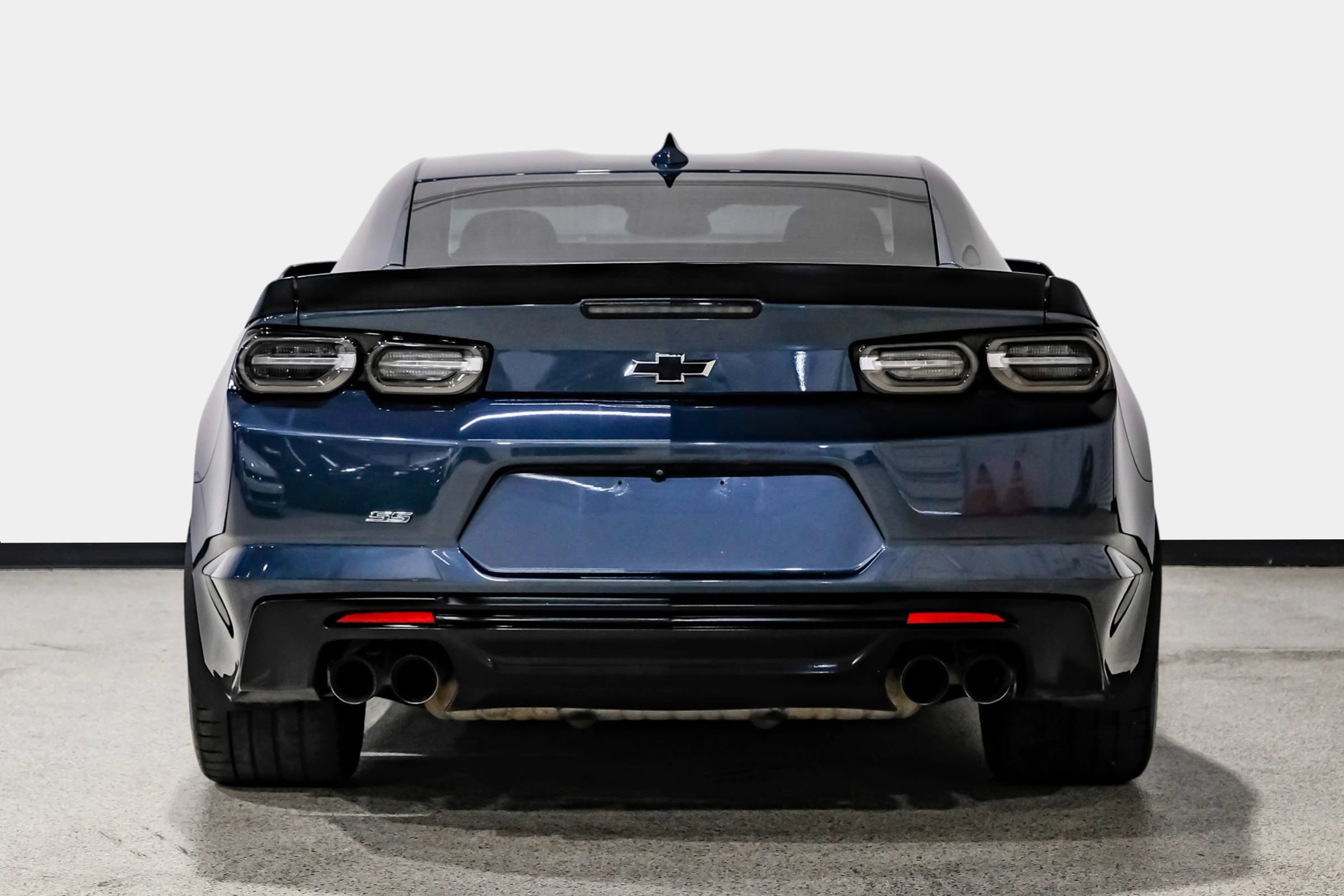 Used 2019 Chevrolet Camaro SS RWD image 7