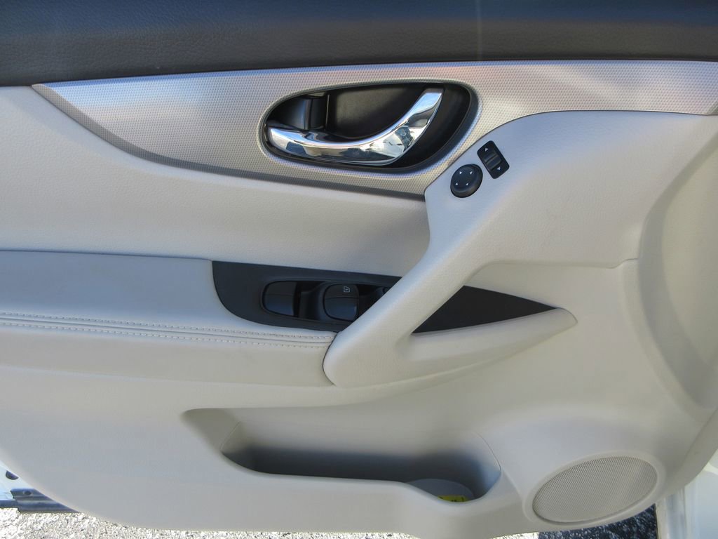 Used 2020 Nissan Rogue Sport SL image 23