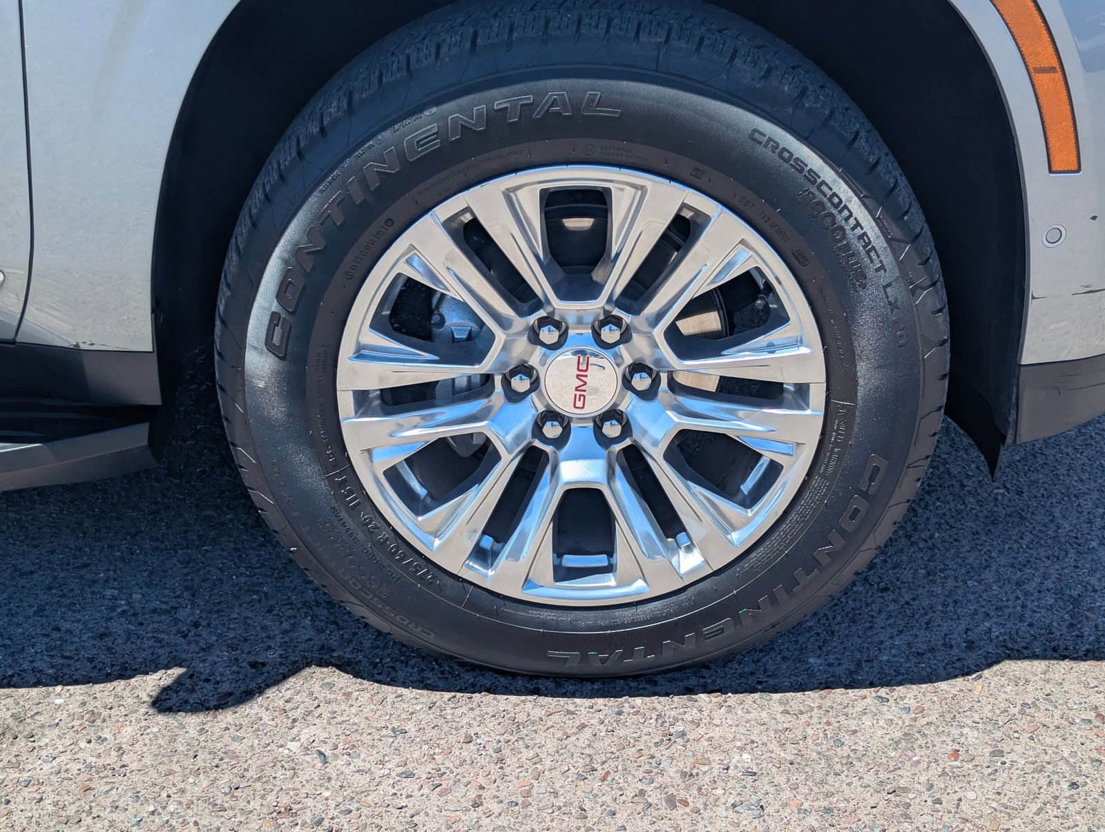 Used 2025 GMC Yukon XL Denali AWD/4WD image 8