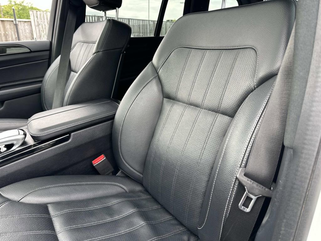 Used 2017 Mercedes-Benz GLS 450 4MATIC image 26