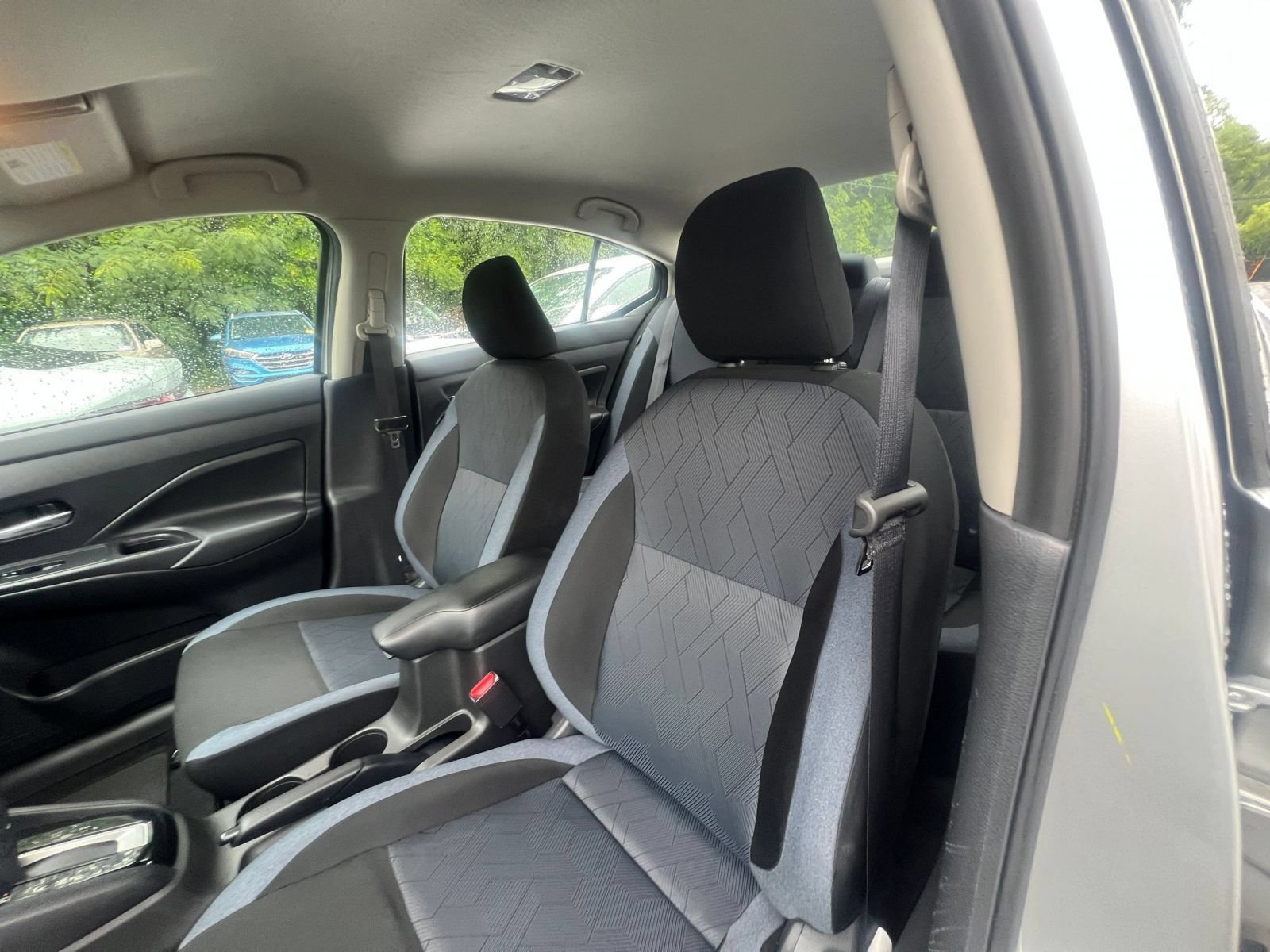 Used 2025 Nissan Versa SV FWD image 31