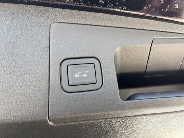 New 2026 Cadillac XT5 Luxury w/ LPO, ONYX Package image 6