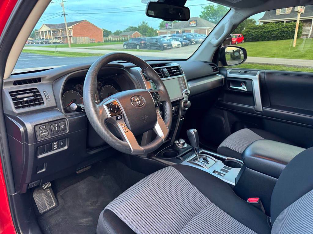 Used 2022 Toyota 4Runner SR5 AWD/4WD image 8