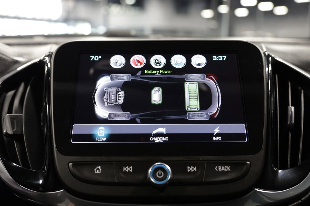 Used 2017 Chevrolet Volt Premier w/ Driver Confidence II Package image 38