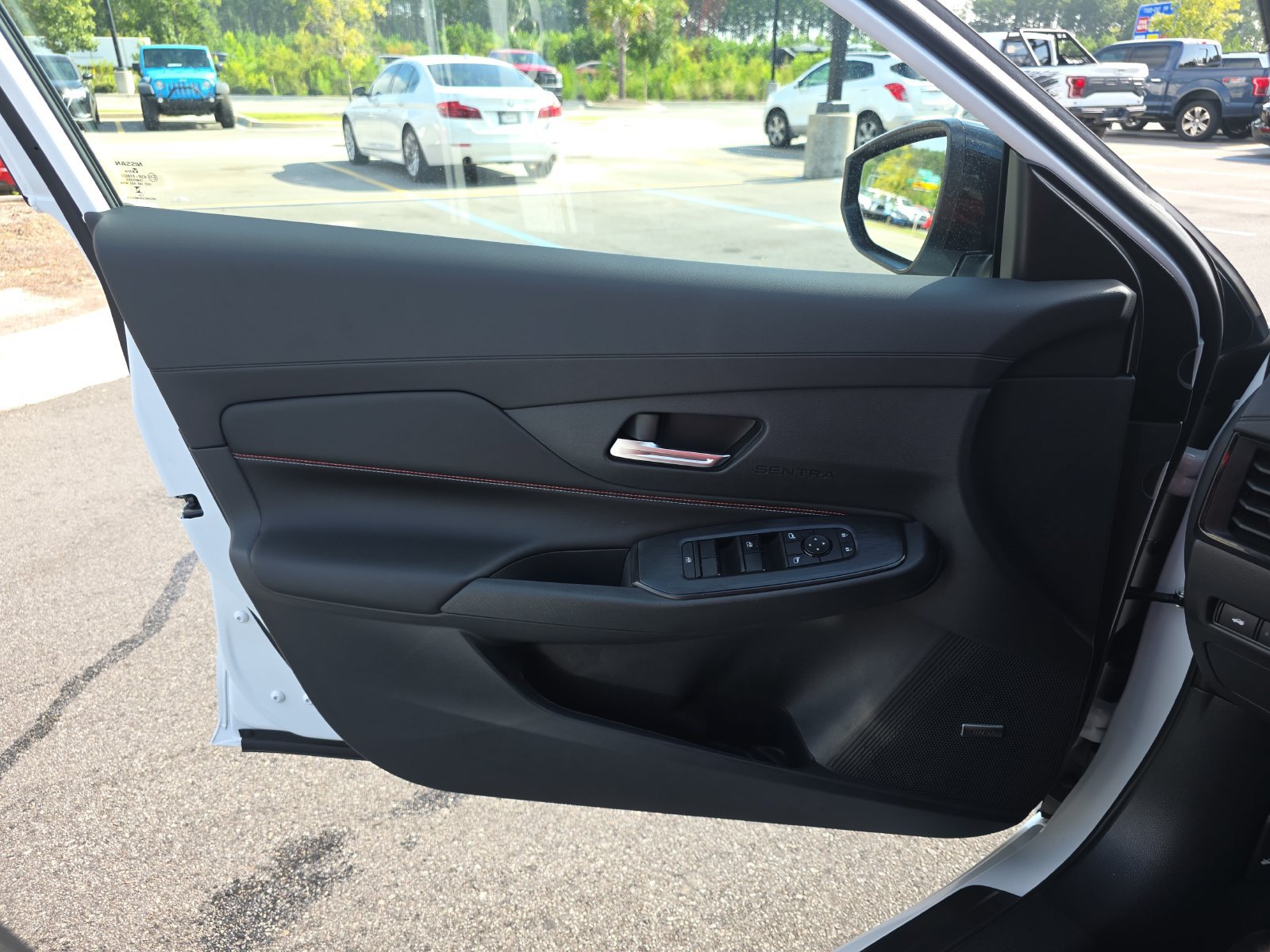 New 2027 Nissan Sentra SR w/ Floor Mat Package FWD image 31