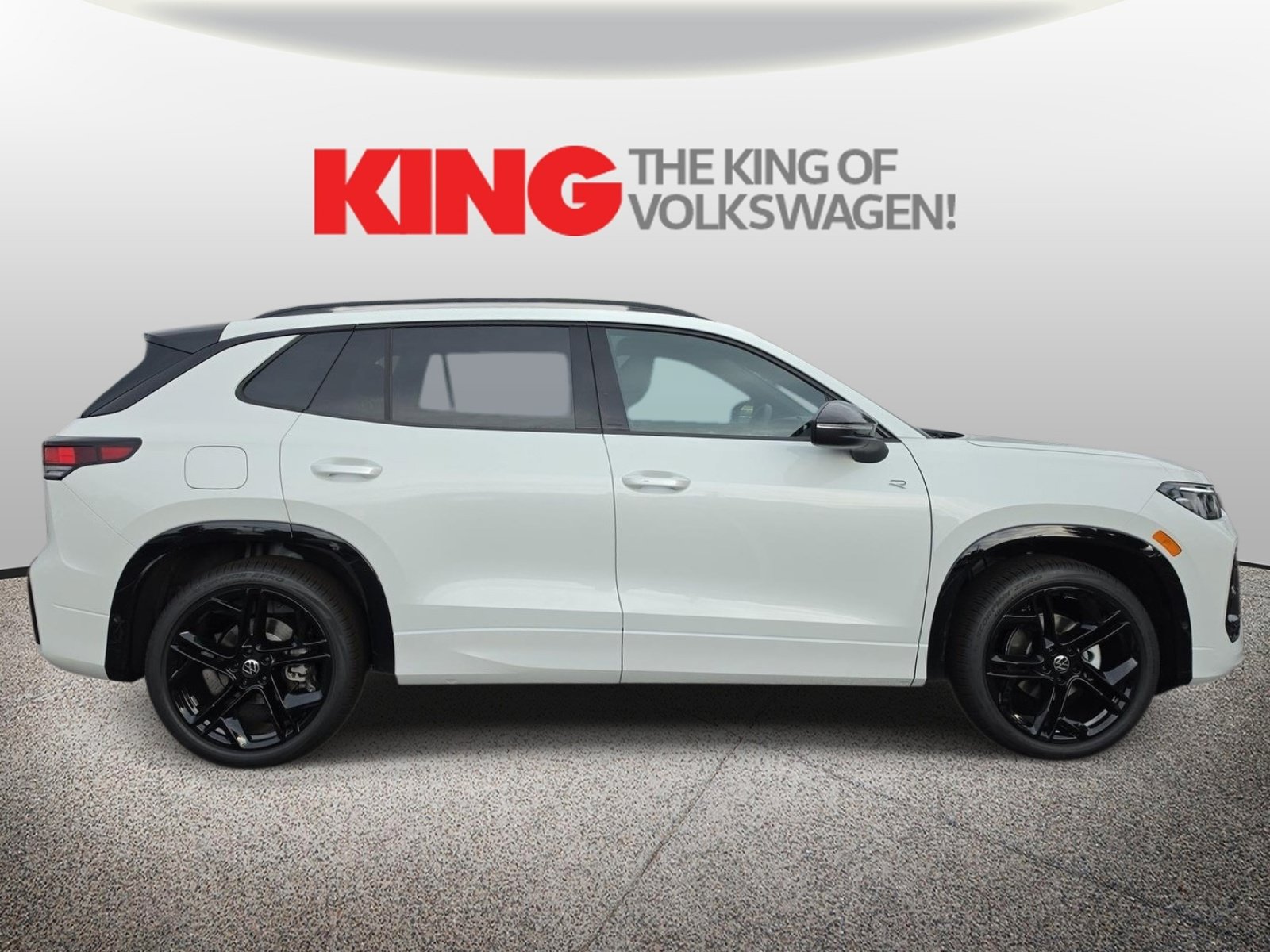 New 2026 Volkswagen Tiguan SE R-Line FWD image 2