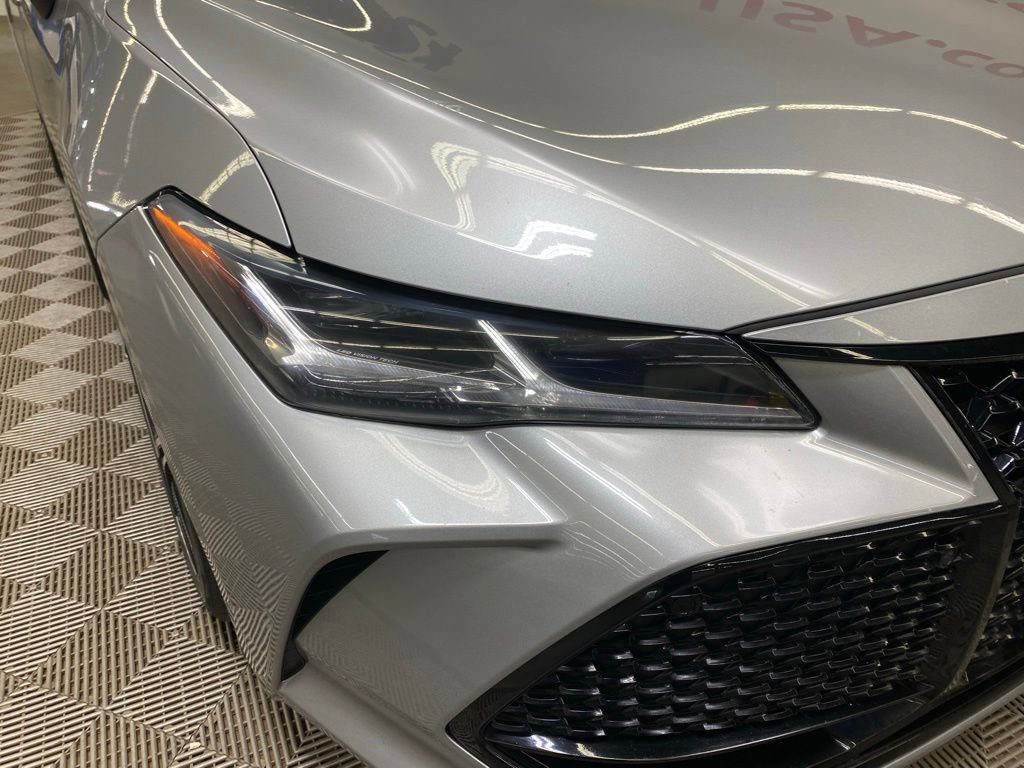 Used 2019 Toyota Avalon Touring image 2