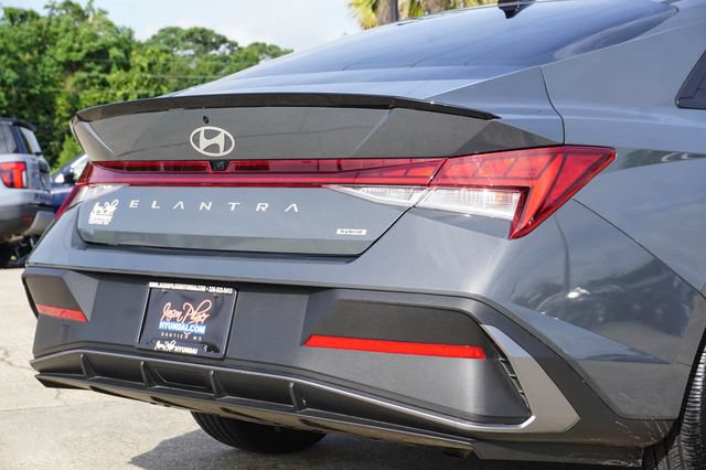 Used 2025 Hyundai Elantra SEL FWD image 5