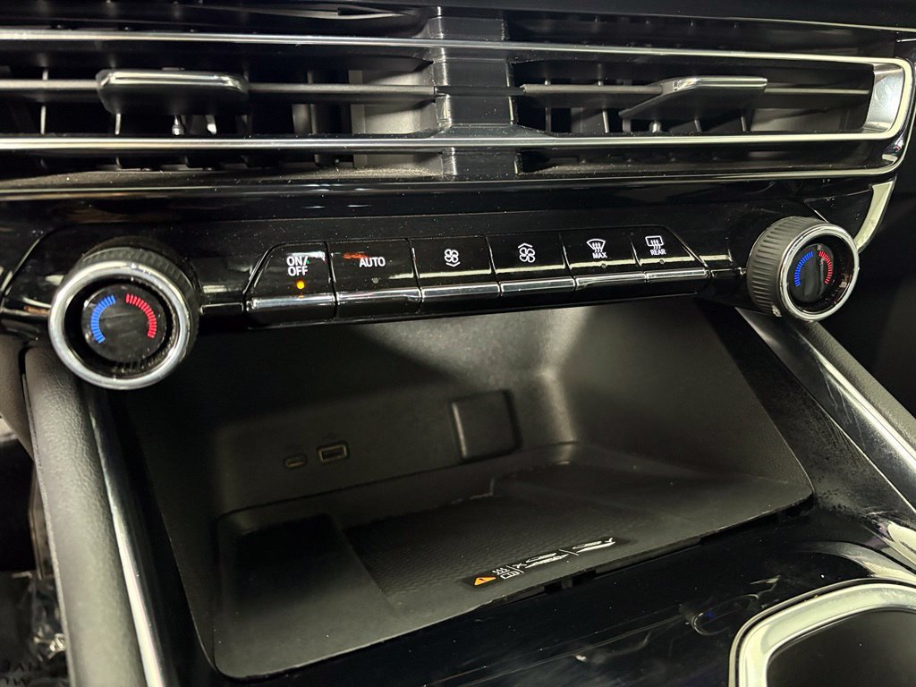Used 2025 Chevrolet Traverse LT FWD image 34
