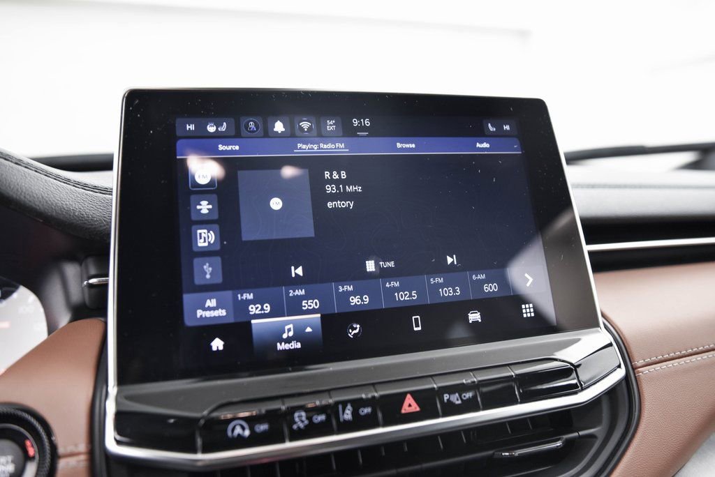 Used 2024 Jeep Compass Limited image 19