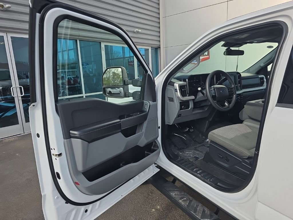 Used 2025 Ford F250 XLT w/ FX4 Off-Road Package image 15