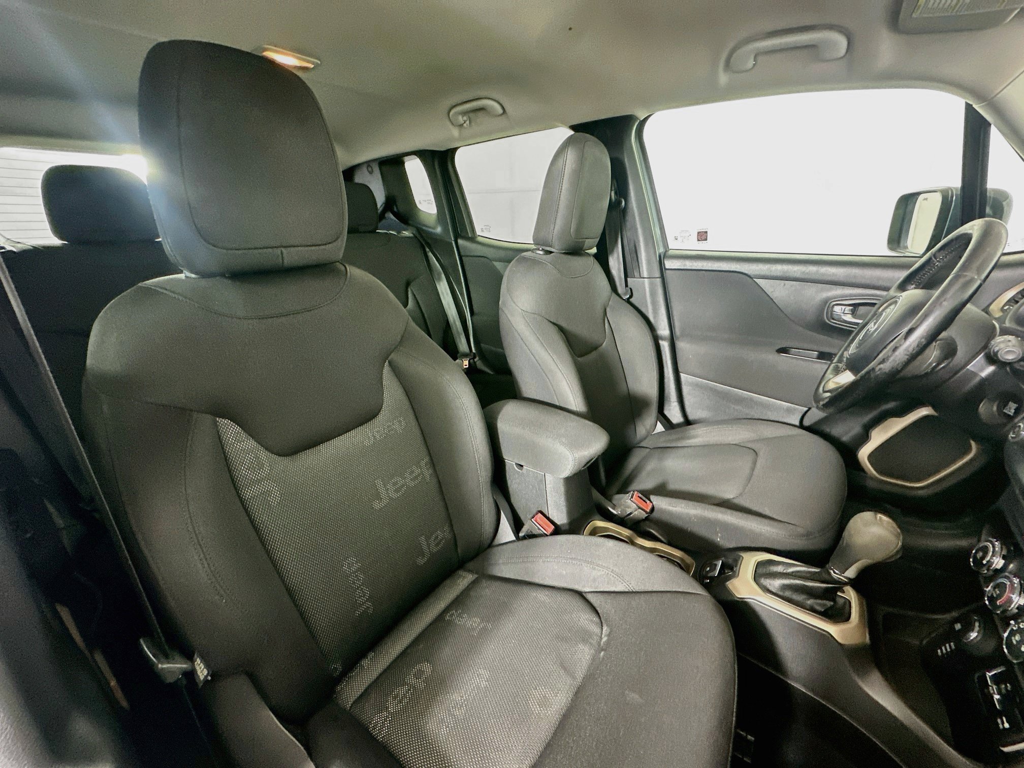 Used 2017 Jeep Renegade Latitude AWD/4WD image 28