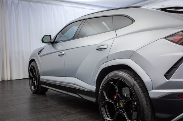 Used 2022 Lamborghini Urus image 32