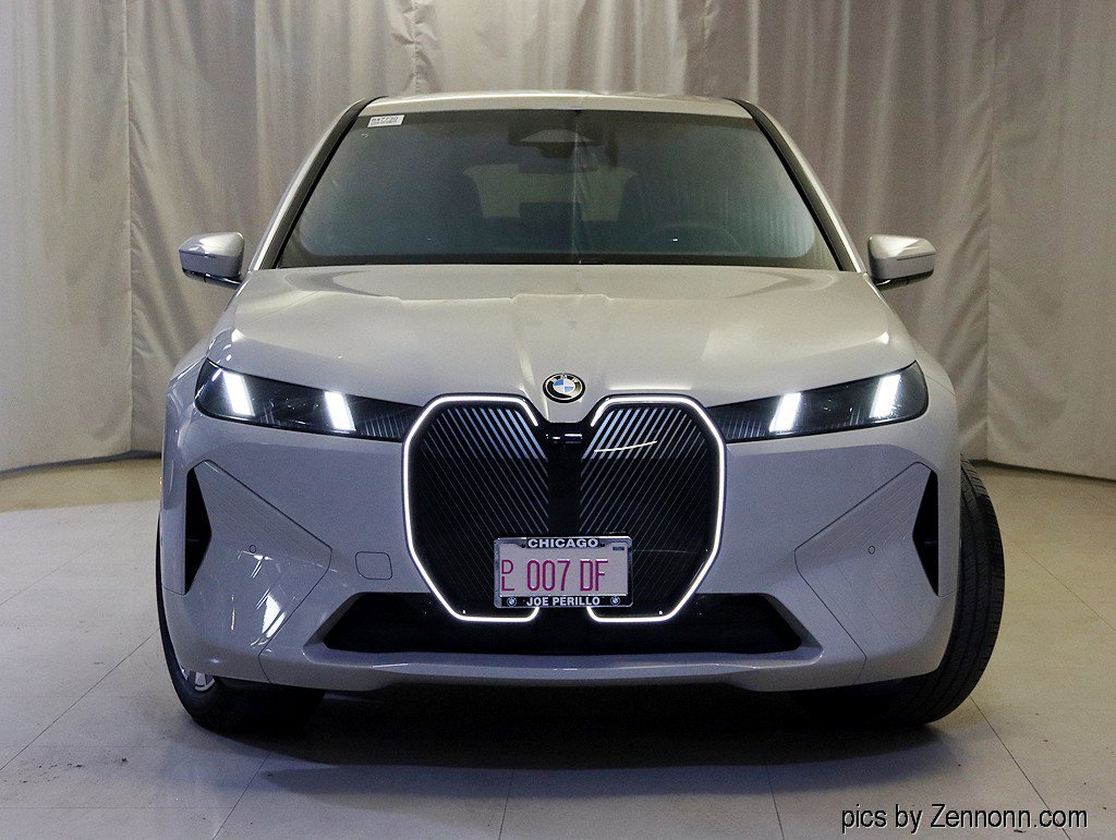 Used 2026 BMW iX xDrive45 w/ Premium Package image 5