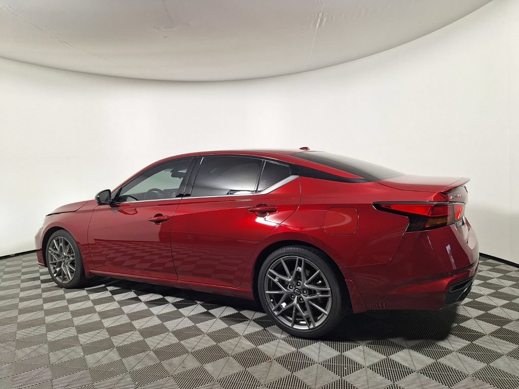 Used 2024 Nissan Altima 2.0 SR FWD image 7
