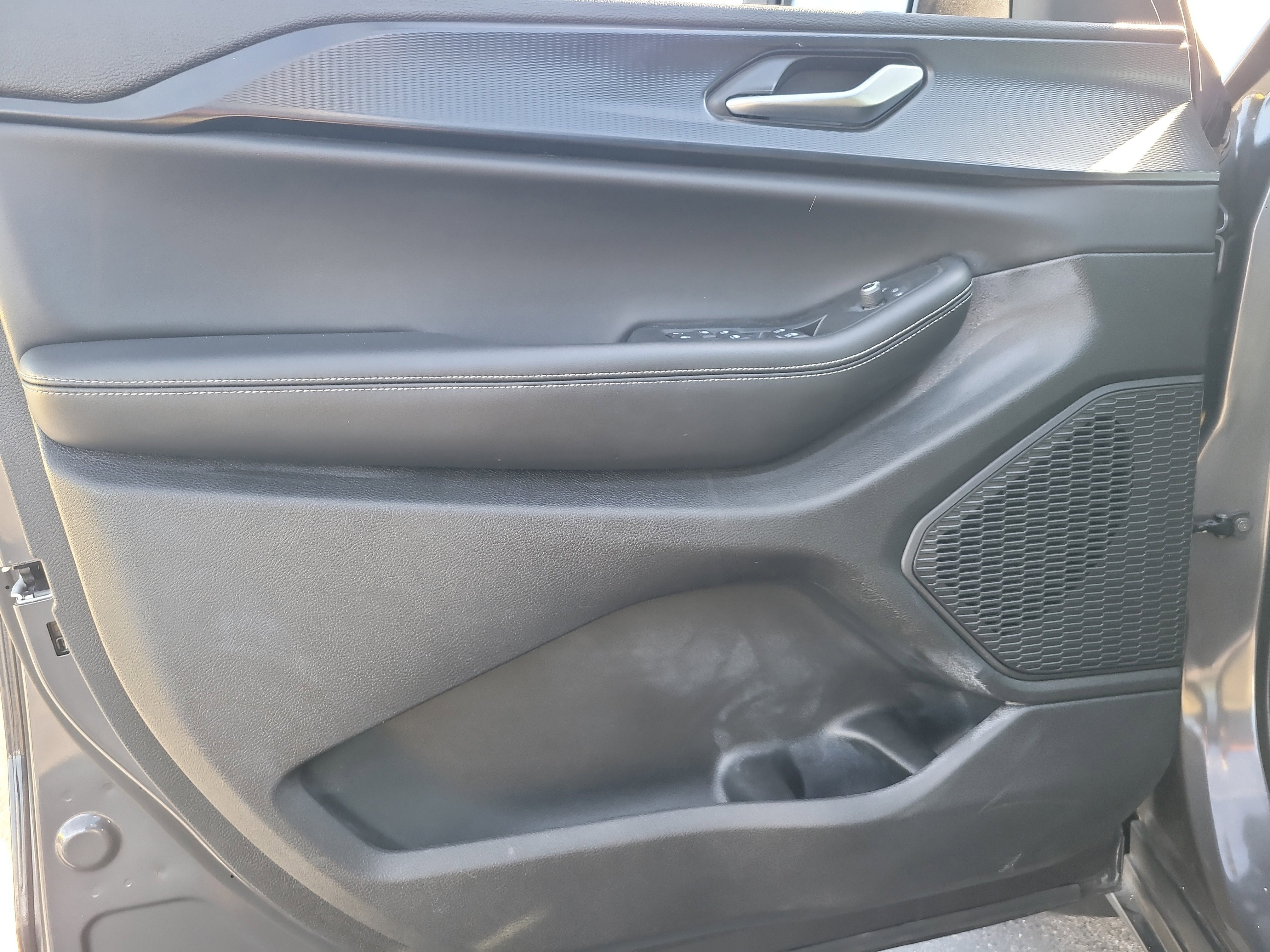 Used 2025 Jeep Grand Cherokee Laredo w/ MOPAR Finishing Package image 15