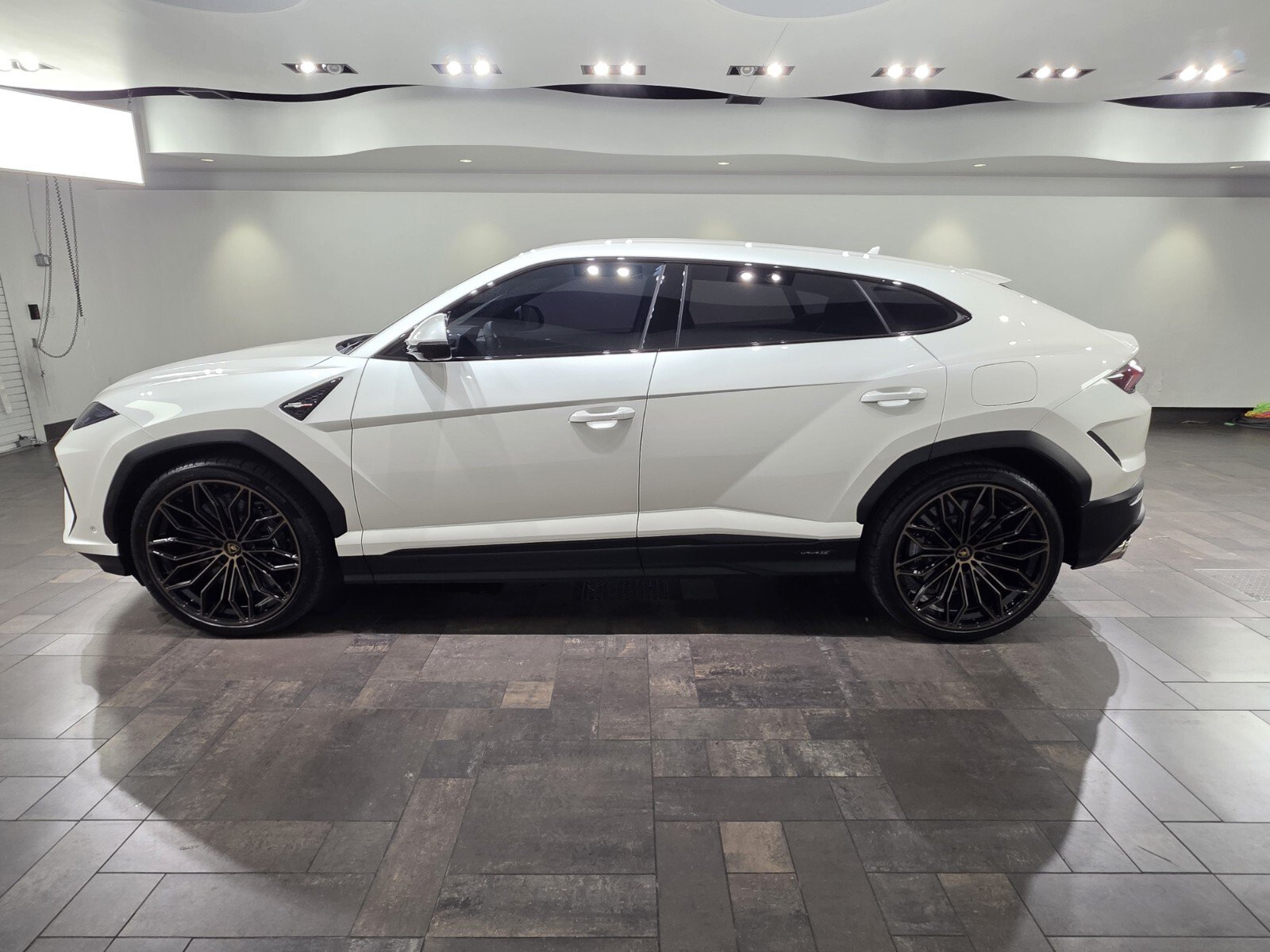Used 2026 Lamborghini Urus SE AWD/4WD image 3