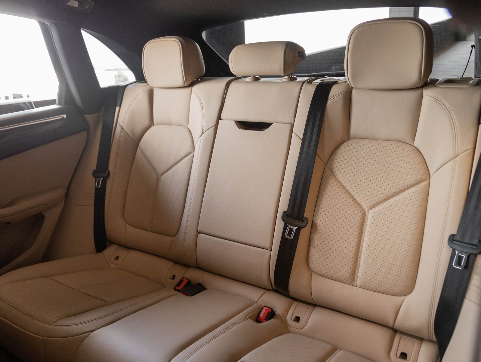 Certified 2026 Porsche Macan AWD/4WD image 28