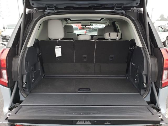 New 2025 Ford Expedition Active image 10