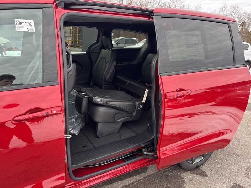 New 2026 Chrysler Pacifica Select AWD/4WD image 11