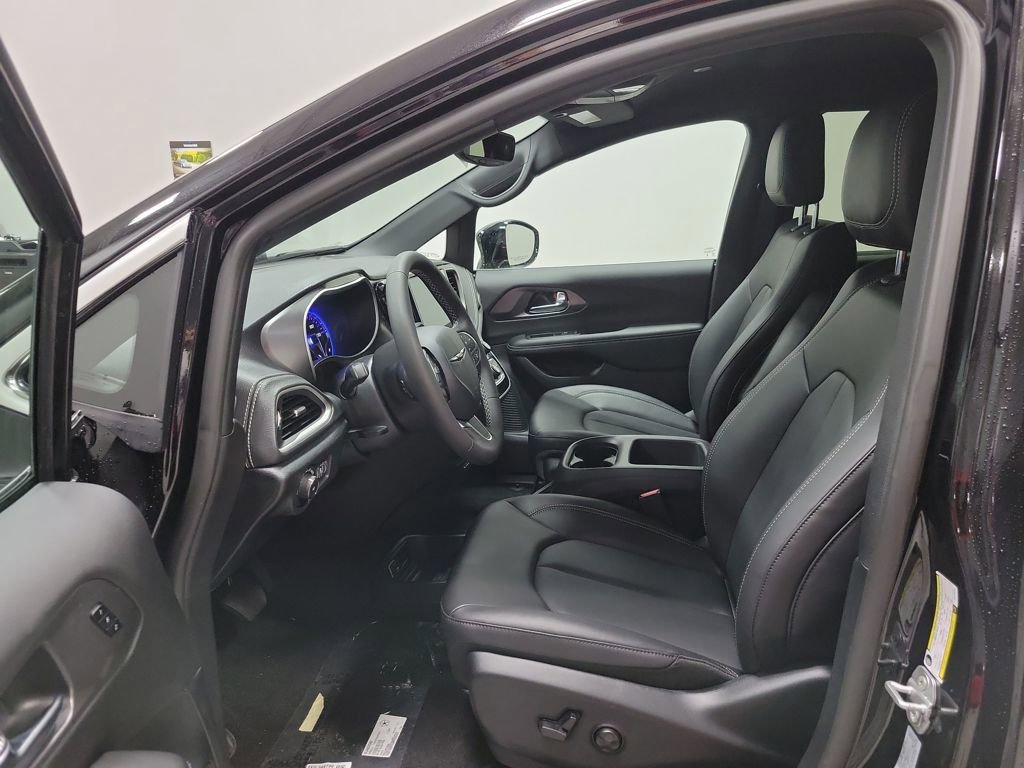 New 2026 Chrysler Pacifica Select image 14