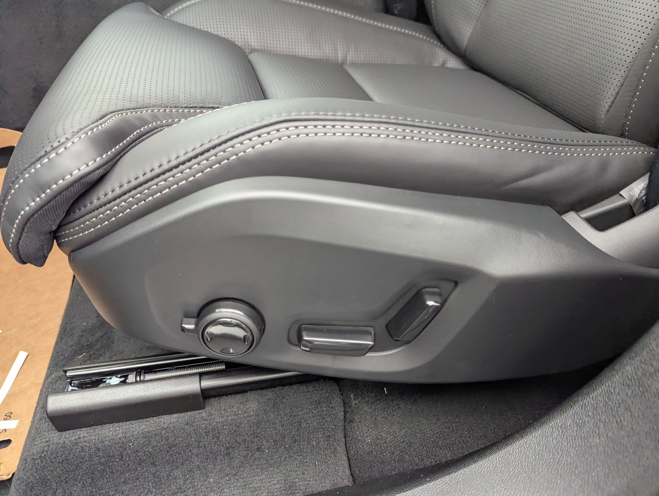 New 2026 Volvo XC60 B5 Ultra w/ Protection Package Premier image 9