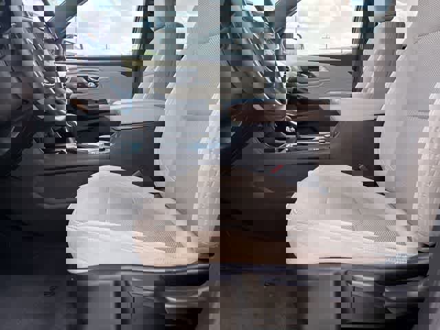 Used 2023 Chevrolet Traverse LS FWD image 18